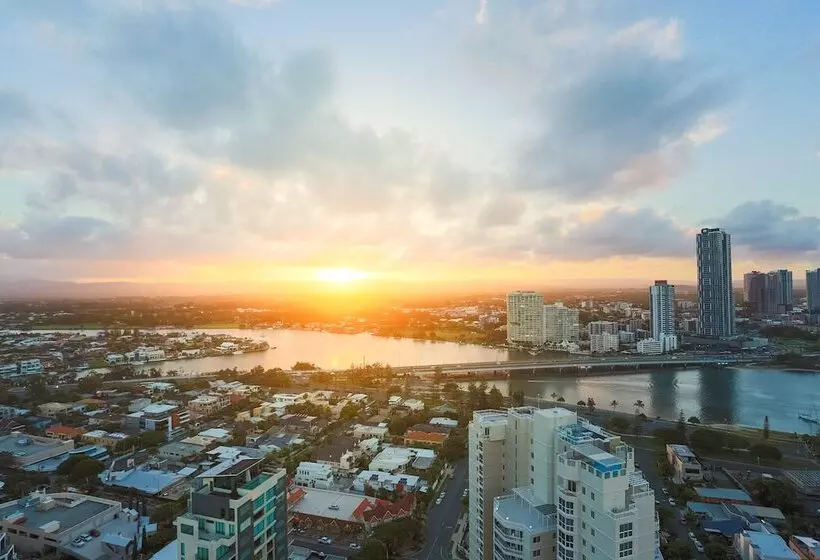 Oscar On Main Beach Resort