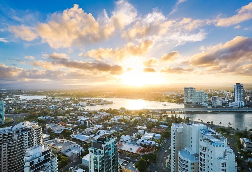 Oscar On Main Beach Resort