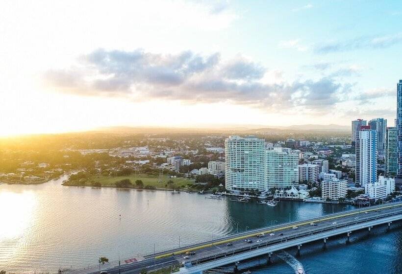 Oscar On Main Beach Resort