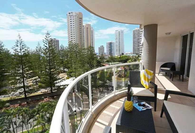 Oscar On Main Beach Resort