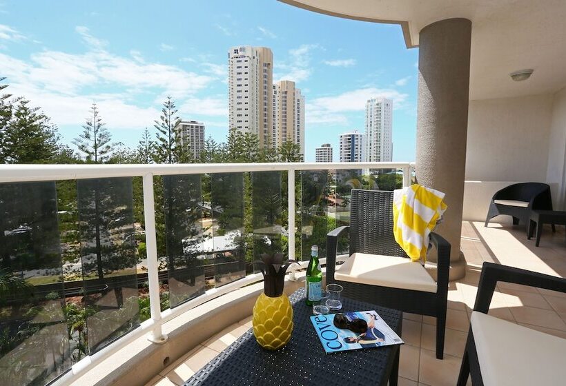 Oscar On Main Beach Resort