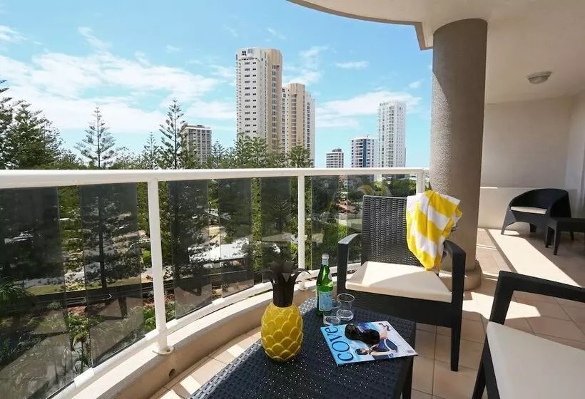 Oscar On Main Beach Resort