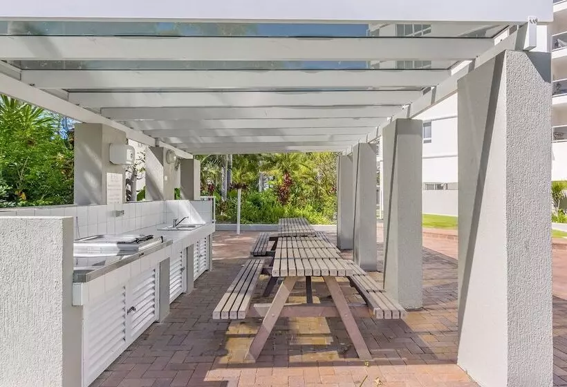 Oscar On Main Beach Resort