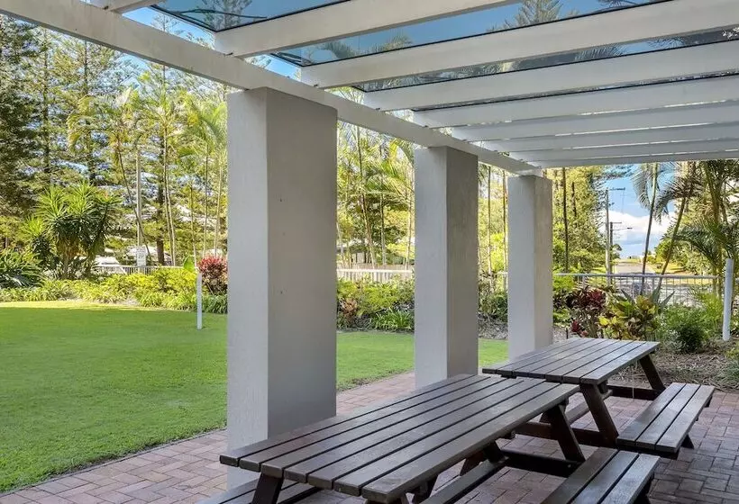 Oscar On Main Beach Resort