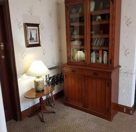 پانسیون Hamilton House