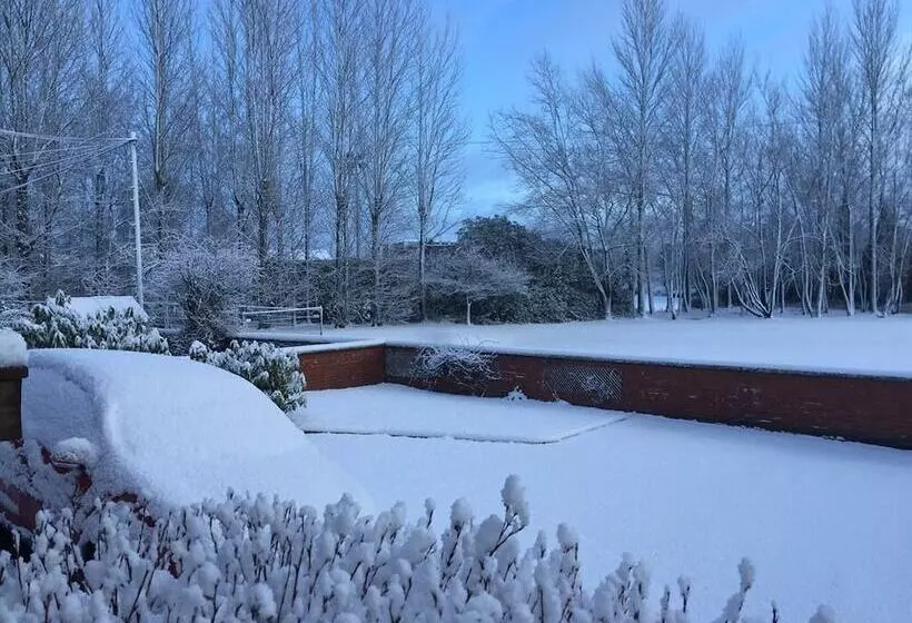 پانسیون Hamilton House