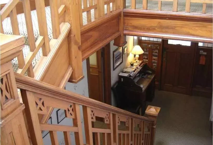 پانسیون Hamilton House