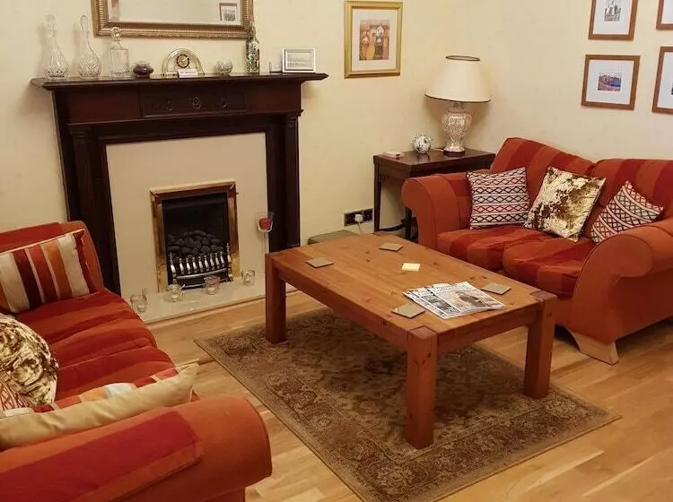 پانسیون Hamilton House