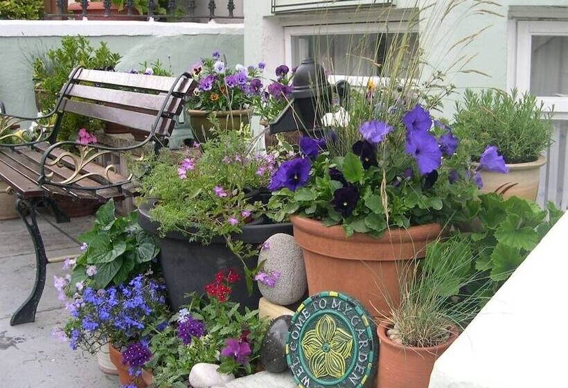 Пансион Mostyn House