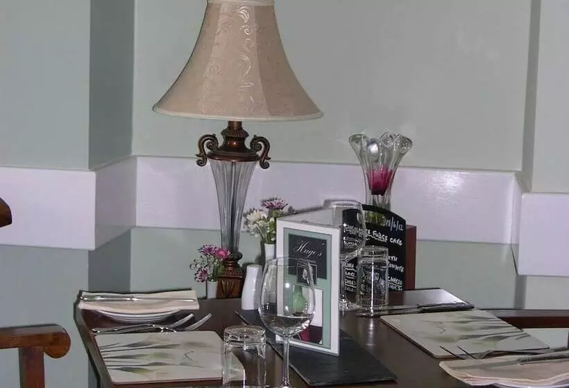 פנסיון Mostyn House