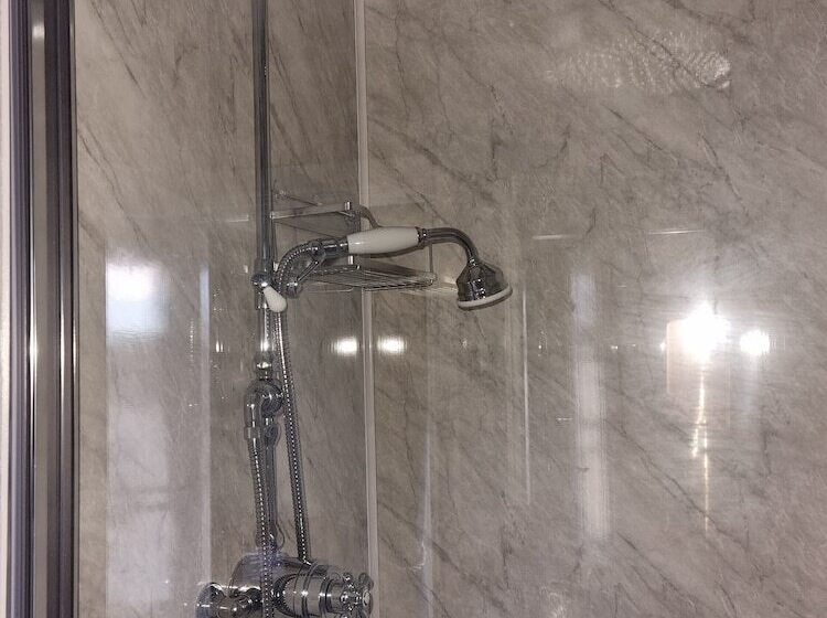 Пансион Mostyn House