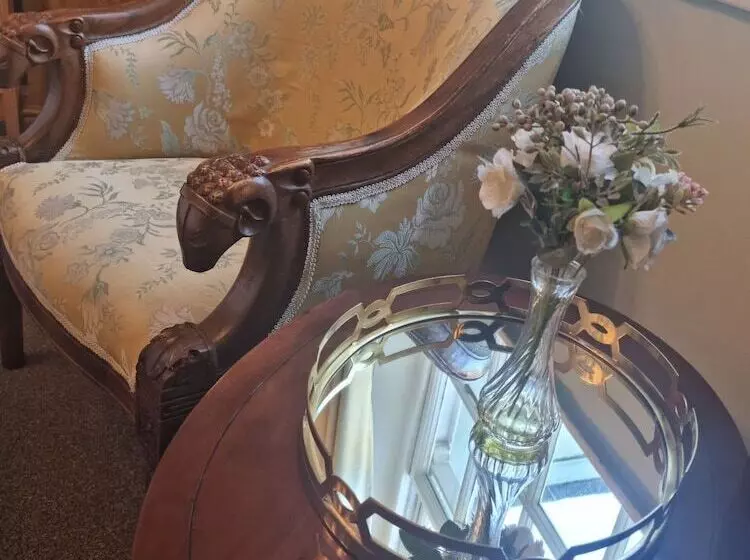 פנסיון Mostyn House