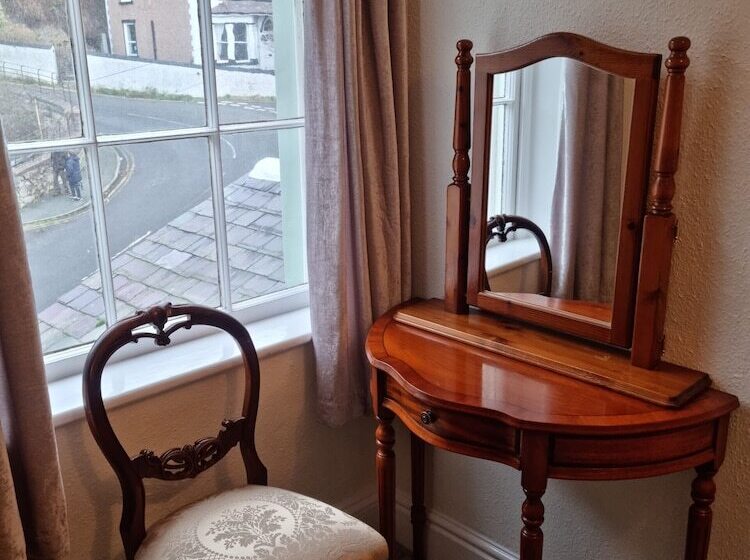 Пансион Mostyn House