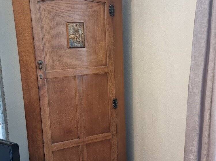 Пансион Mostyn House