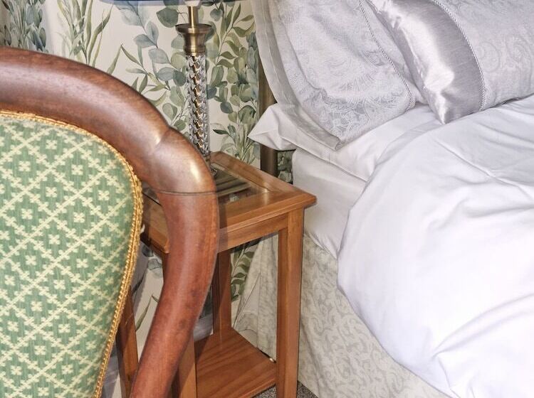 Пансион Mostyn House