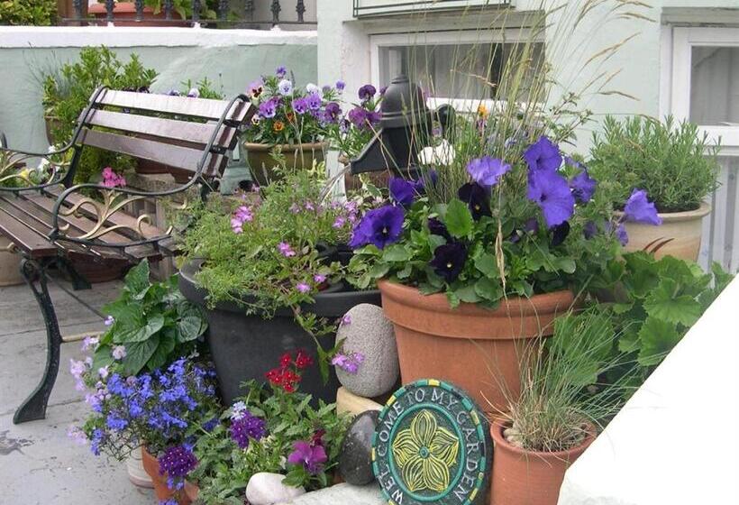 Пансион Mostyn House