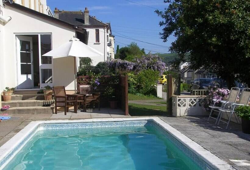 بنسيون Saffron House