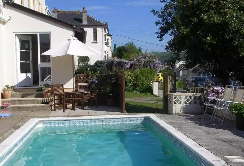 Pensão Saffron House