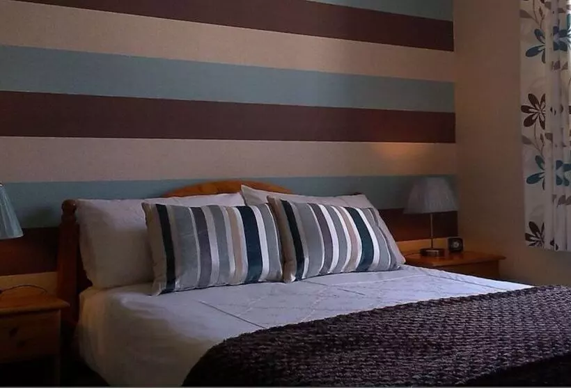 Pensão Saffron House