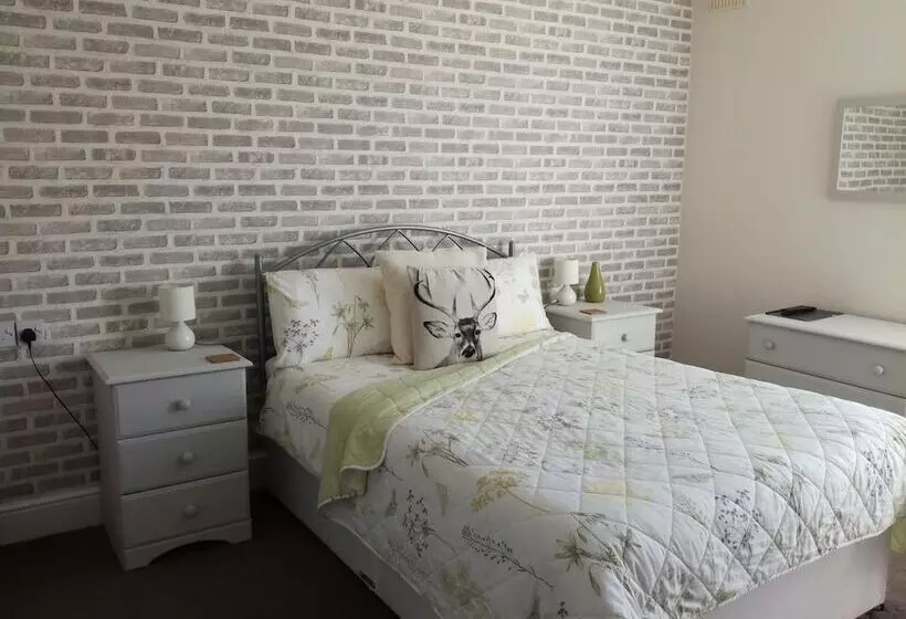 Pensão Saffron House