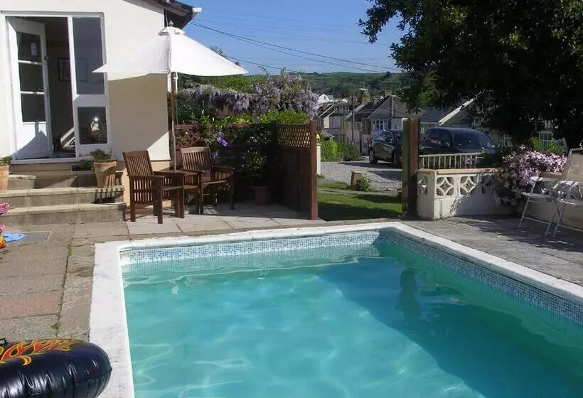 Pensão Saffron House