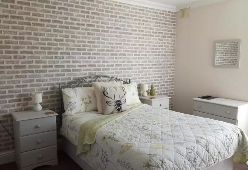 Pensão Saffron House