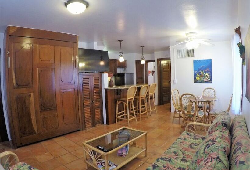 استراحتگاه Tradewinds Paradise Villas