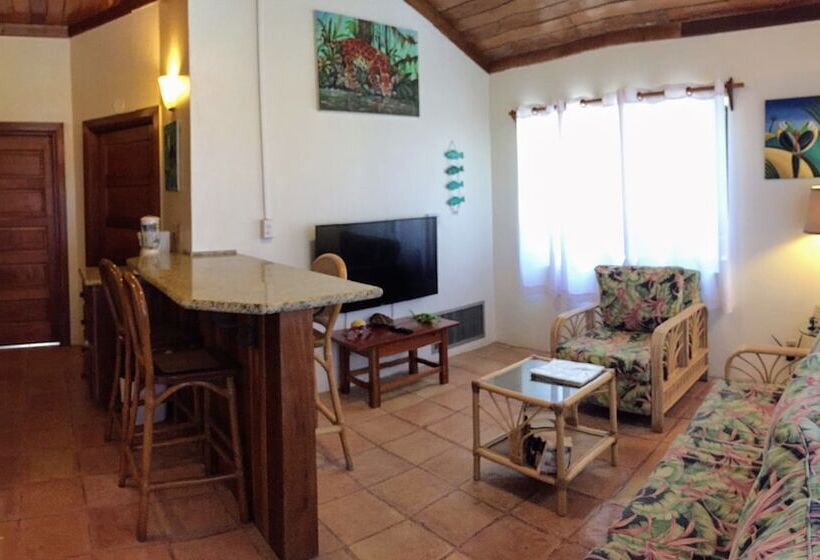 استراحتگاه Tradewinds Paradise Villas