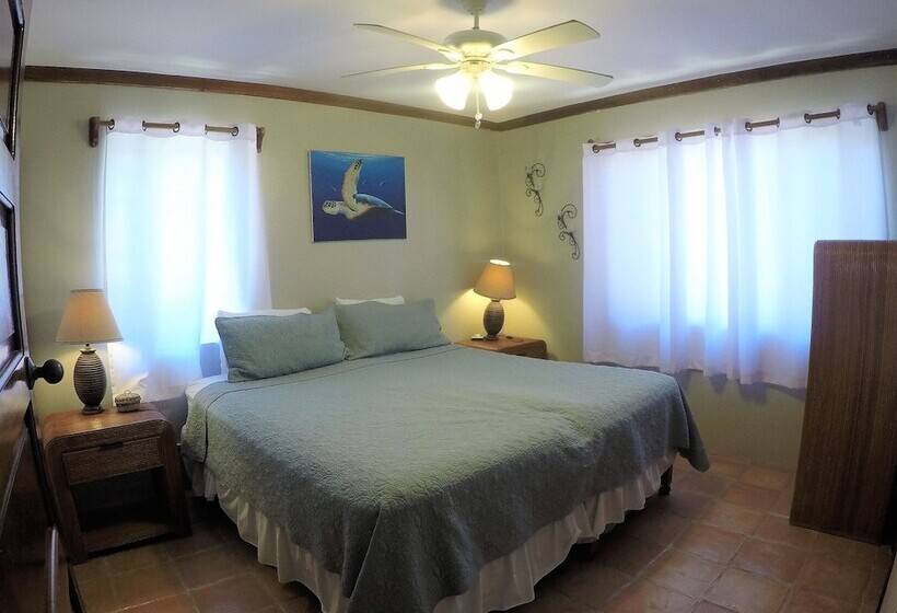 استراحتگاه Tradewinds Paradise Villas