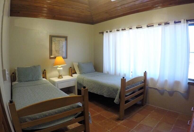 استراحتگاه Tradewinds Paradise Villas