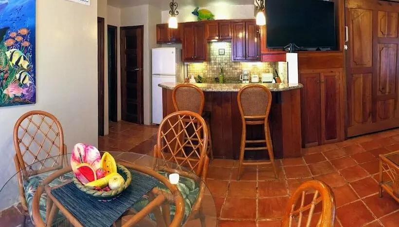 リゾートホテル Tradewinds Paradise Villas