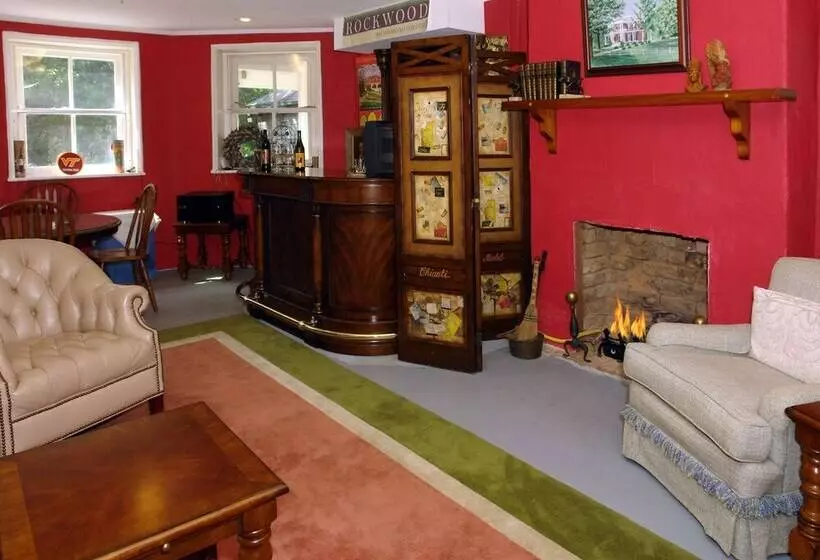 Rockwood Manor Bed & Breakfast