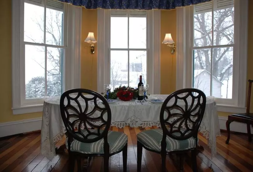 Rockwood Manor Bed & Breakfast