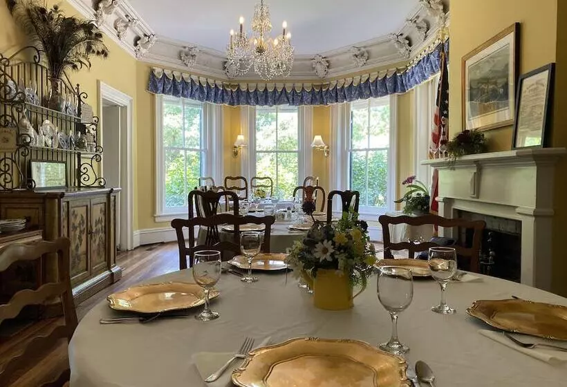 Rockwood Manor Bed & Breakfast