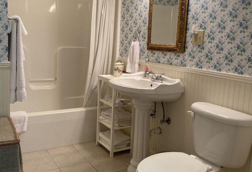 Rockwood Manor Bed & Breakfast