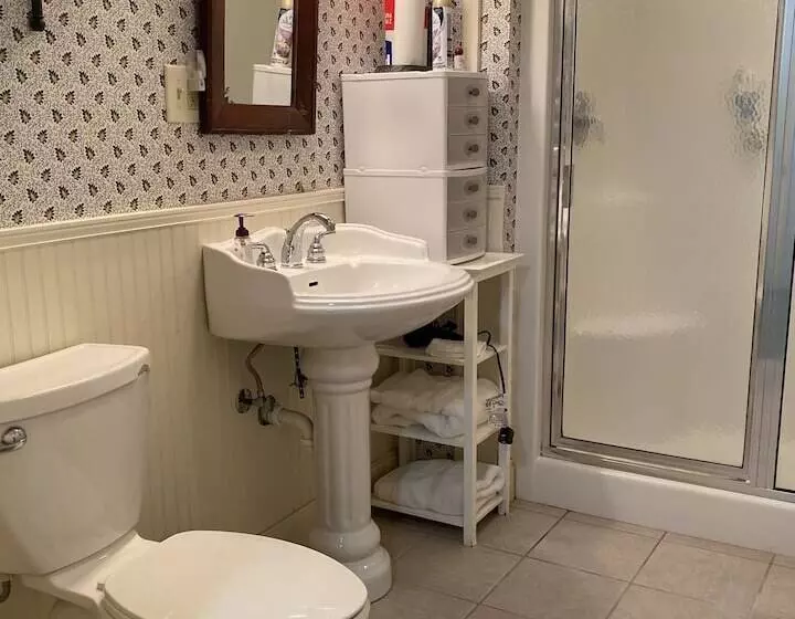 Rockwood Manor Bed & Breakfast