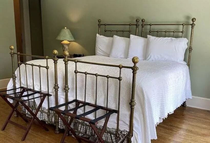 Rockwood Manor Bed & Breakfast