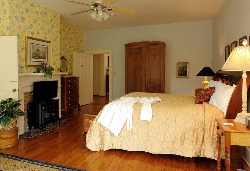 Rockwood Manor Bed & Breakfast