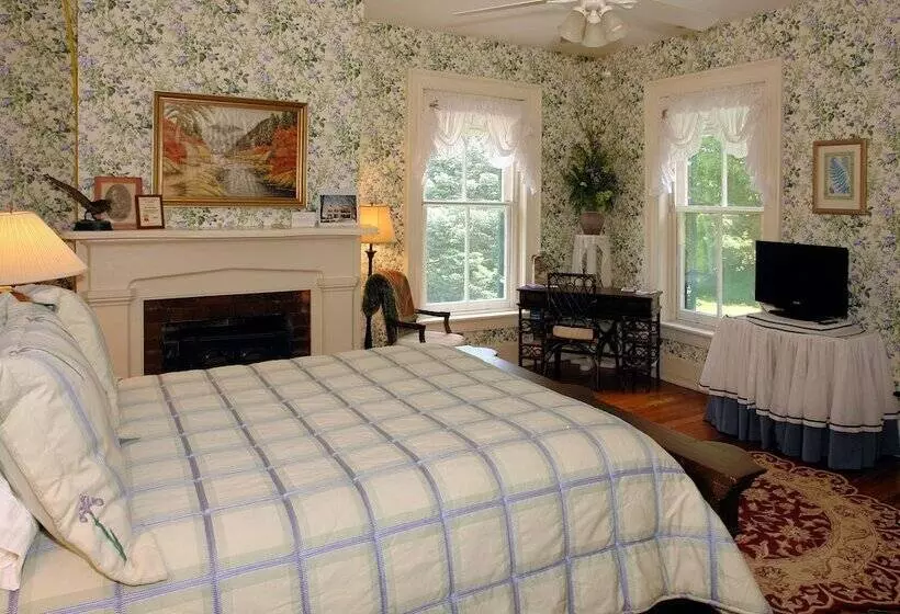 Rockwood Manor Bed & Breakfast