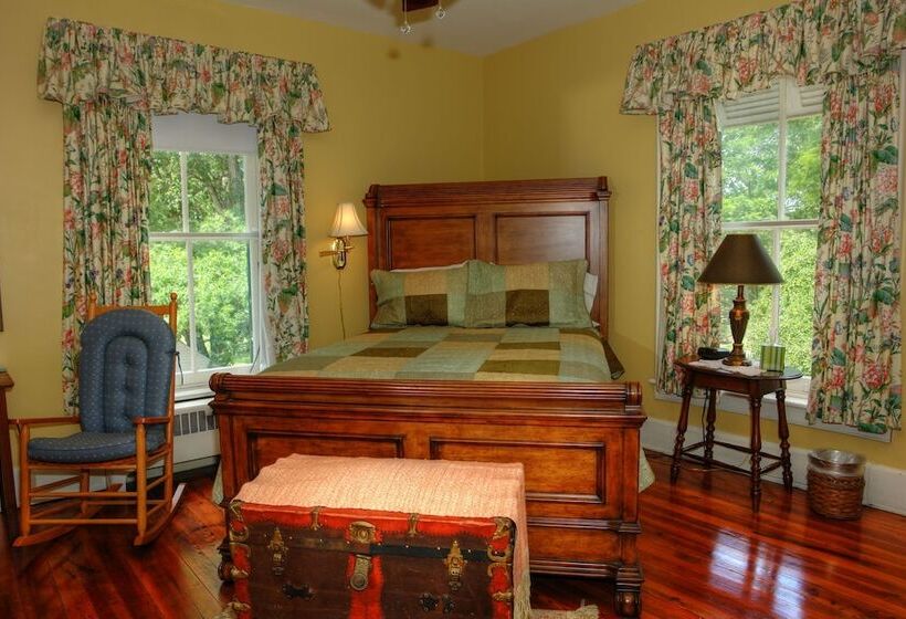 Rockwood Manor Bed & Breakfast
