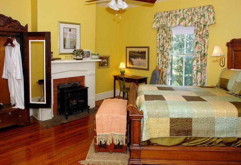 Rockwood Manor Bed & Breakfast