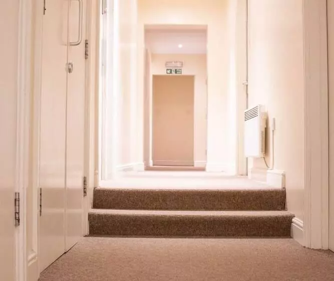 Stonehenge Hostel   Yha Affliated