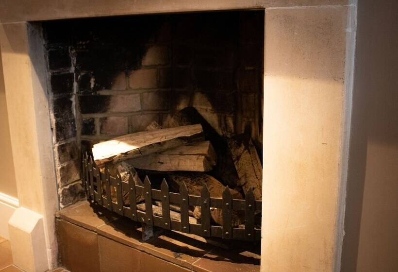 Stonehenge Hostel   Yha Affliated