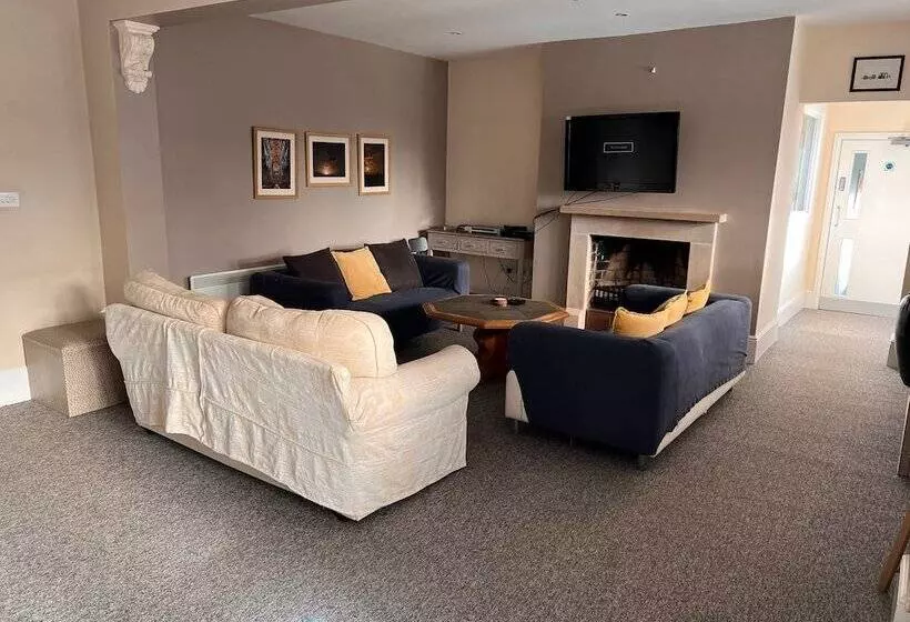 Stonehenge Hostel   Yha Affliated