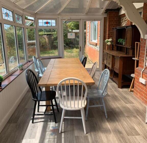 Stonehenge Hostel   Yha Affliated