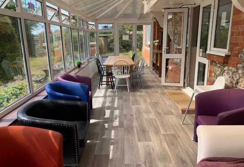 Stonehenge Hostel   Yha Affliated