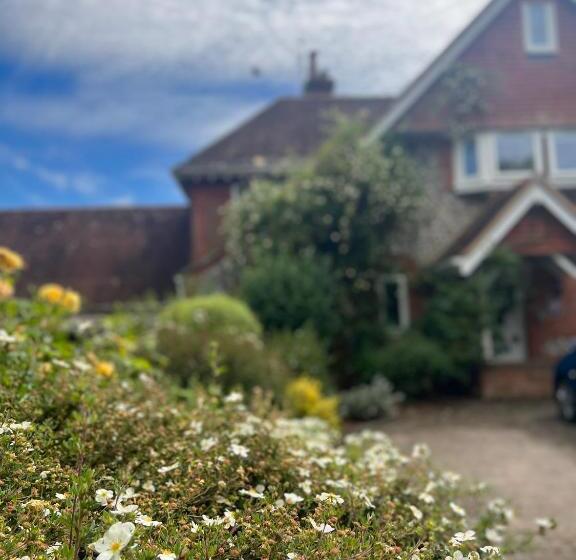 Stonehenge Hostel   Yha Affliated
