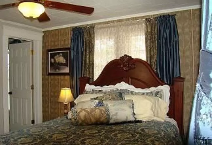 Vintage Charm Bed And Breakfast