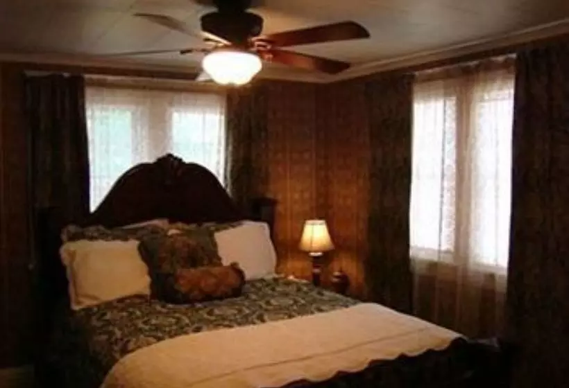 Vintage Charm Bed And Breakfast