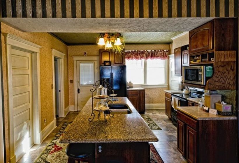 Vintage Charm Bed And Breakfast